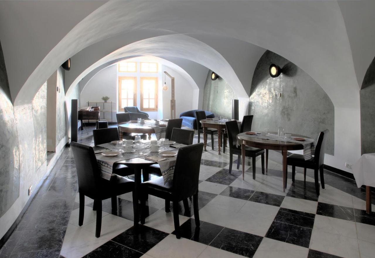La Maison D'En Bas Des Seigneurs Cucuron Bagian luar foto