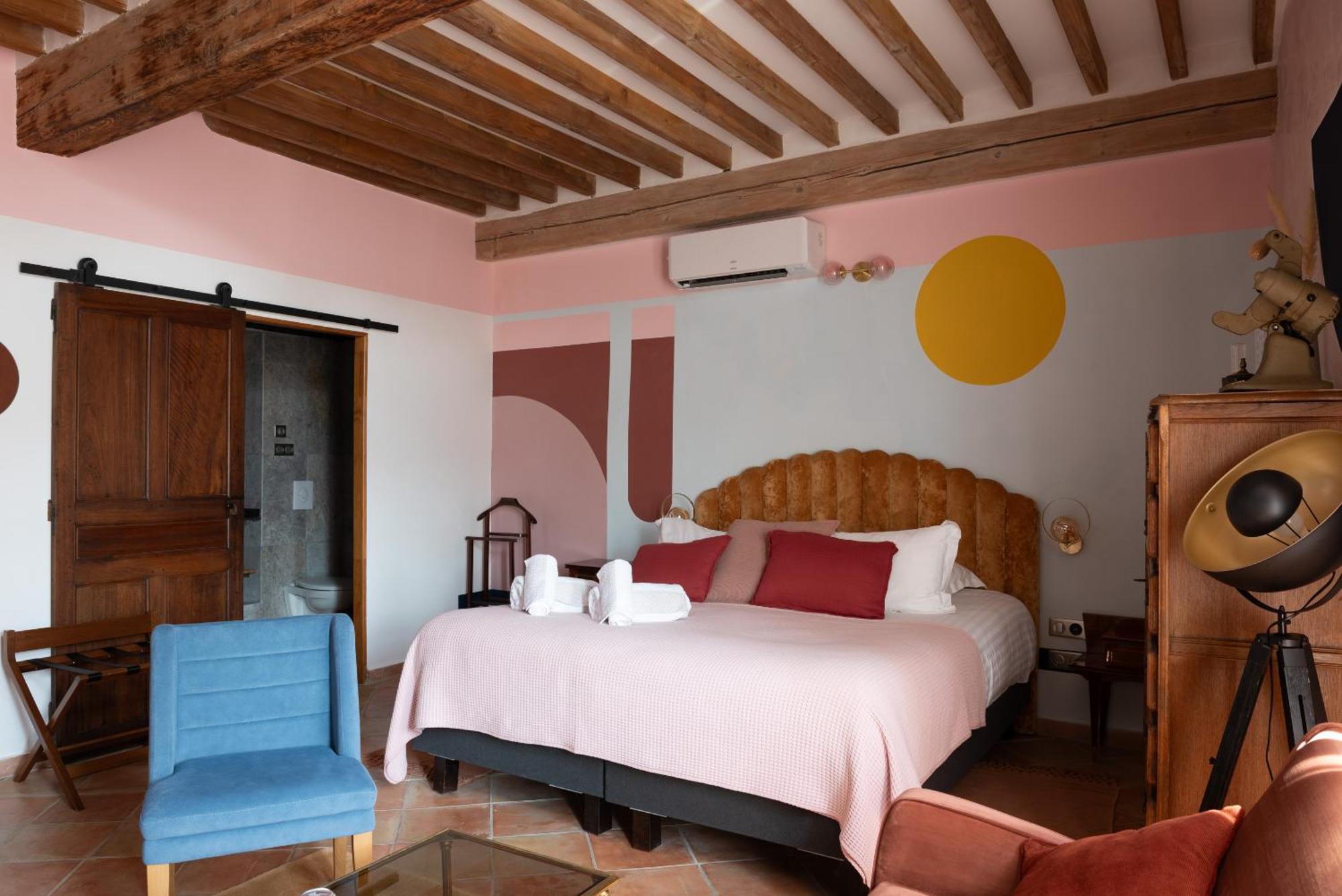 La Maison D'En Bas Des Seigneurs Cucuron Ruang foto