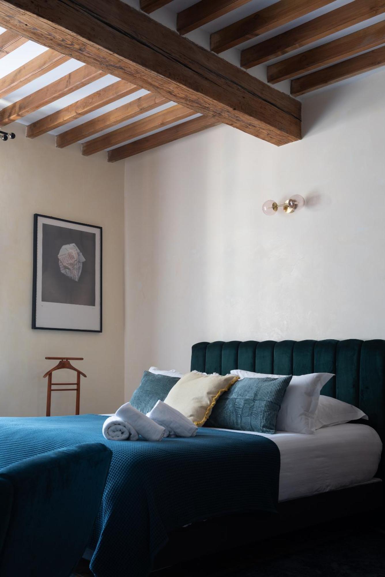 La Maison D'En Bas Des Seigneurs Cucuron Ruang foto