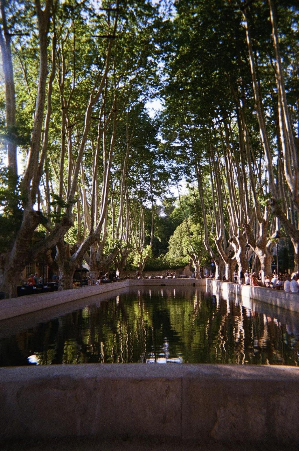 La Maison D'En Bas Des Seigneurs Cucuron Bagian luar foto