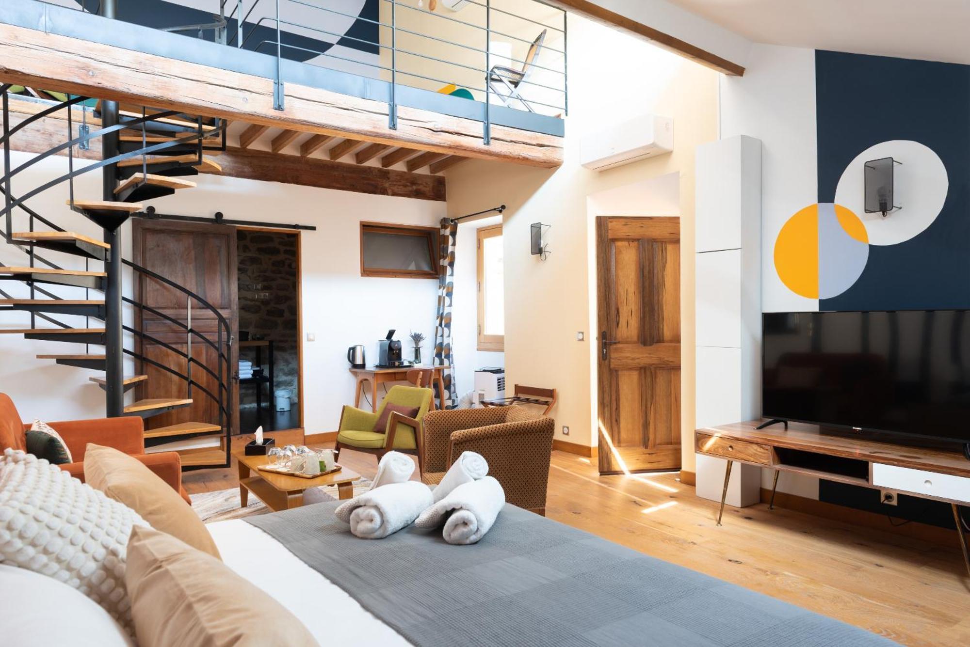 La Maison D'En Bas Des Seigneurs Cucuron Bagian luar foto