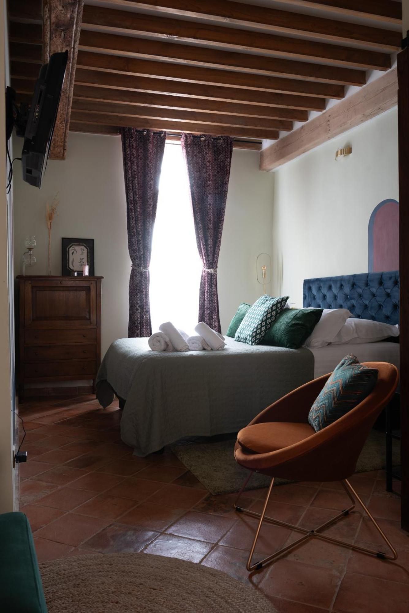 La Maison D'En Bas Des Seigneurs Cucuron Ruang foto